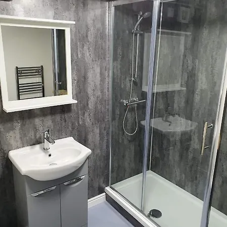 Red Lion - Self Check In *