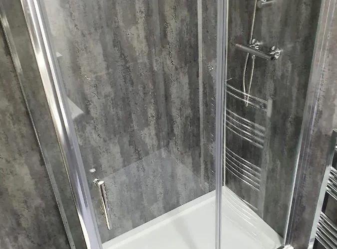 Red Lion - Self Check In Inn *