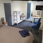 Red Lion - Self Check In Inn *